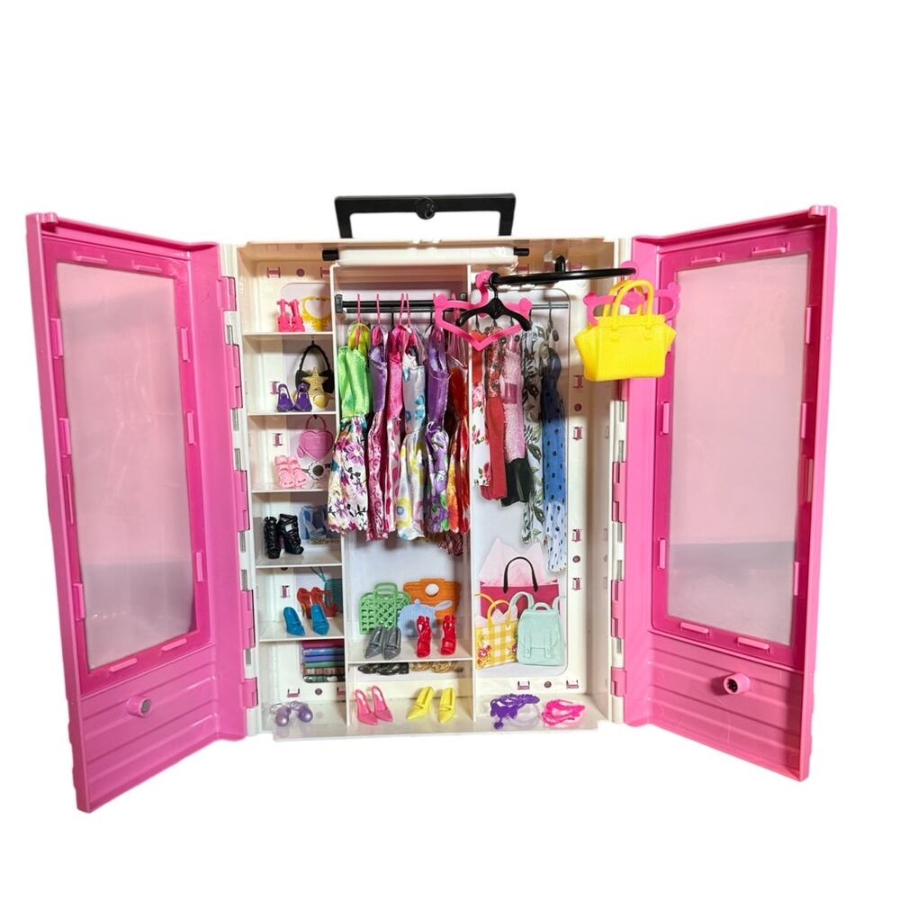 Barbie Fashionistas Ultimate Closet Accessory Playset & 28 piece fashion!